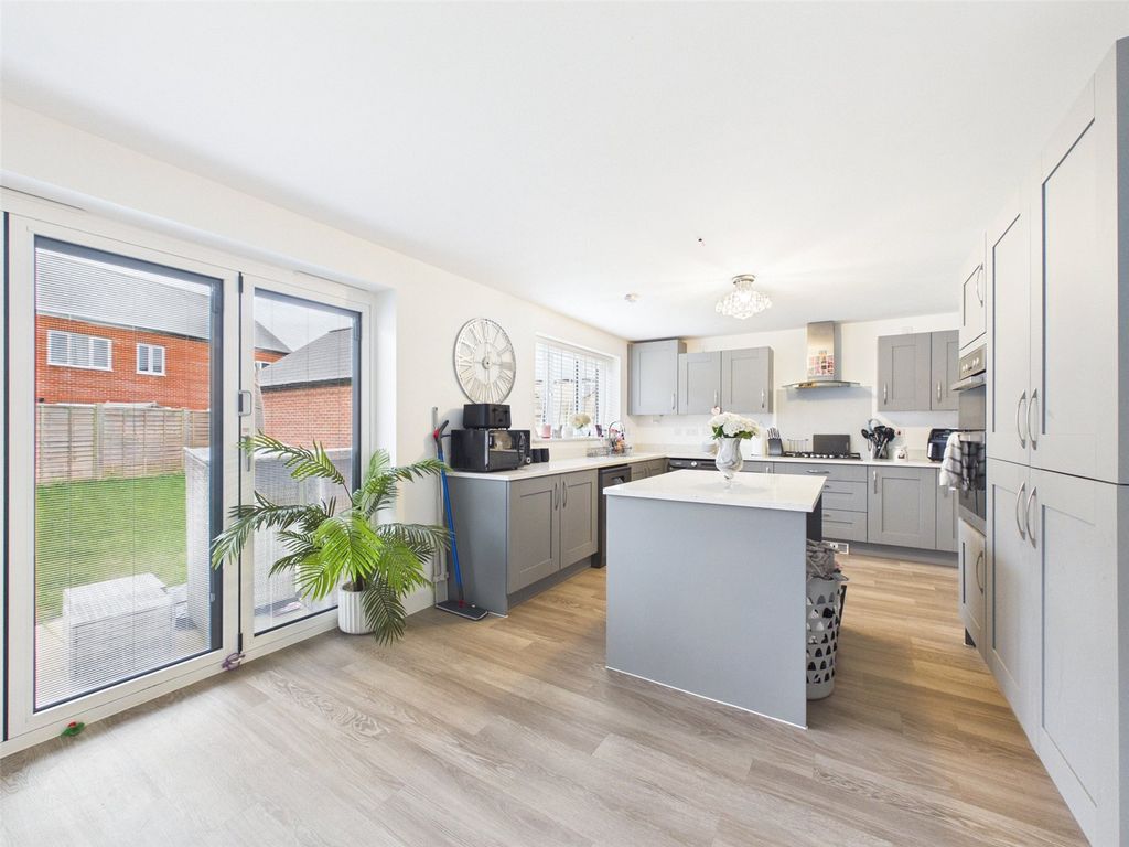 Property photo 3 of 21 Picture No. 28