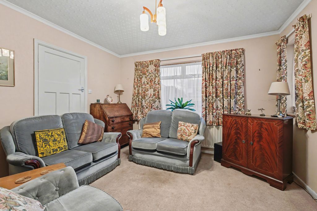 Property photo 2 of 20