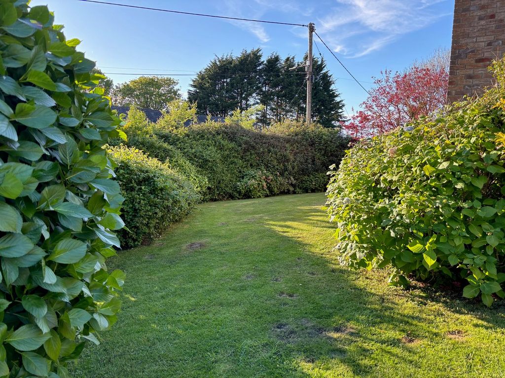 Property photo 3 of 42