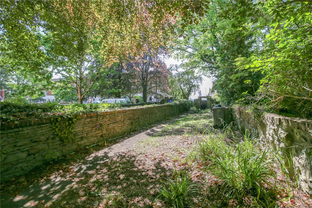 Property photo 2 of 10 Picture No. 57
