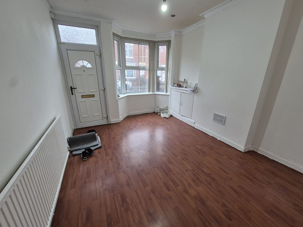 Property photo 2 of 8 Lounge