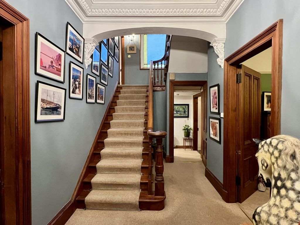 Property photo 3 of 35
