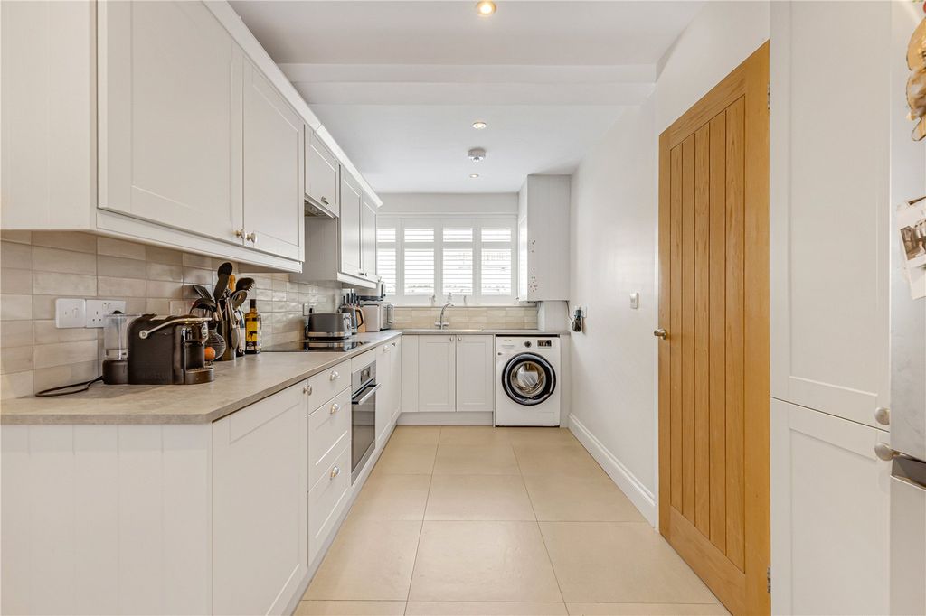 Property photo 2 of 11 Kitchen