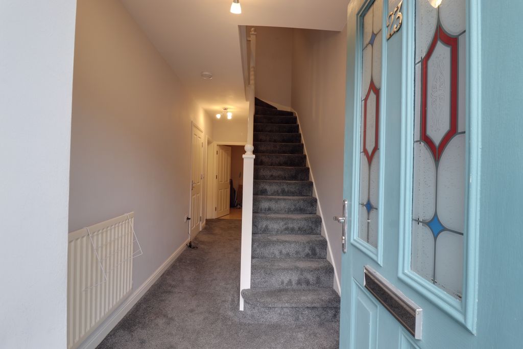 Property photo 2 of 18 Entrance