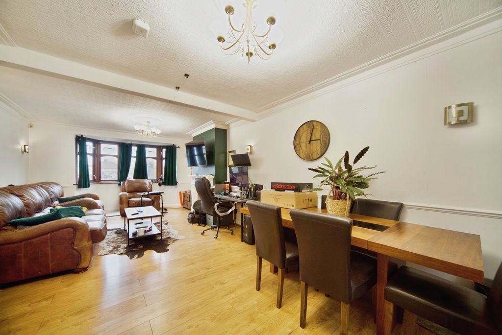 Property photo 3 of 17 Photo