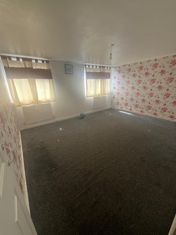 Property photo 1 of 9 3 Bed Flat To Rent Academy Gardens, Northolt Ub5
