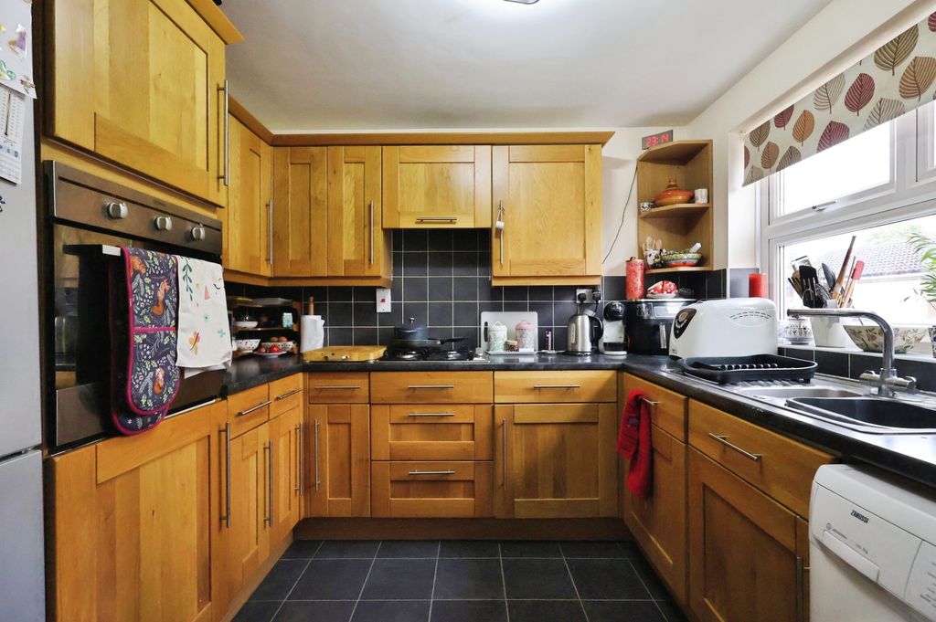 Property photo 2 of 30