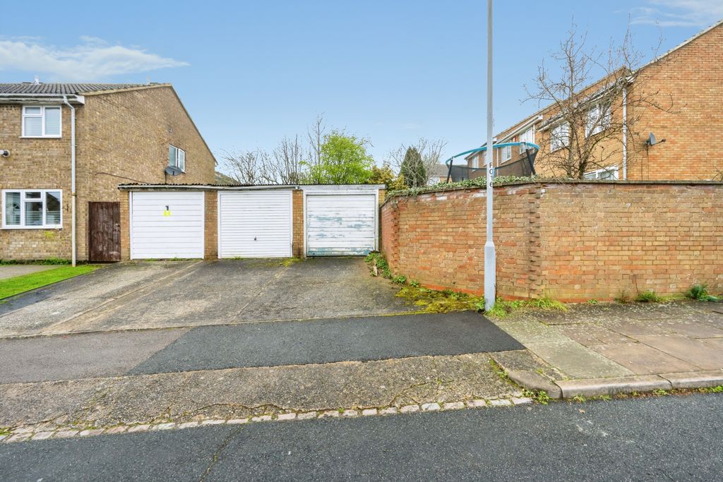 Property photo 2 of 20