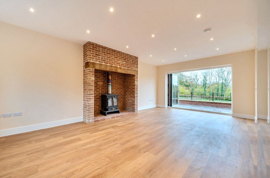 Property photo 2 of 37 Picture No. 02