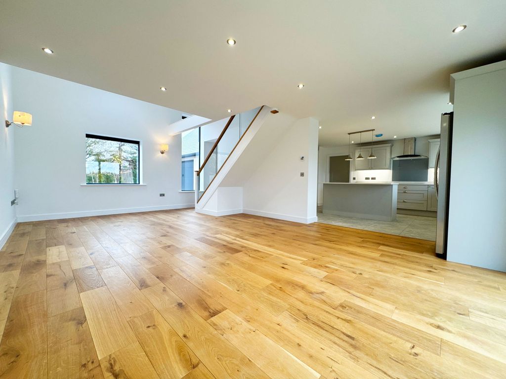 Property photo 3 of 21