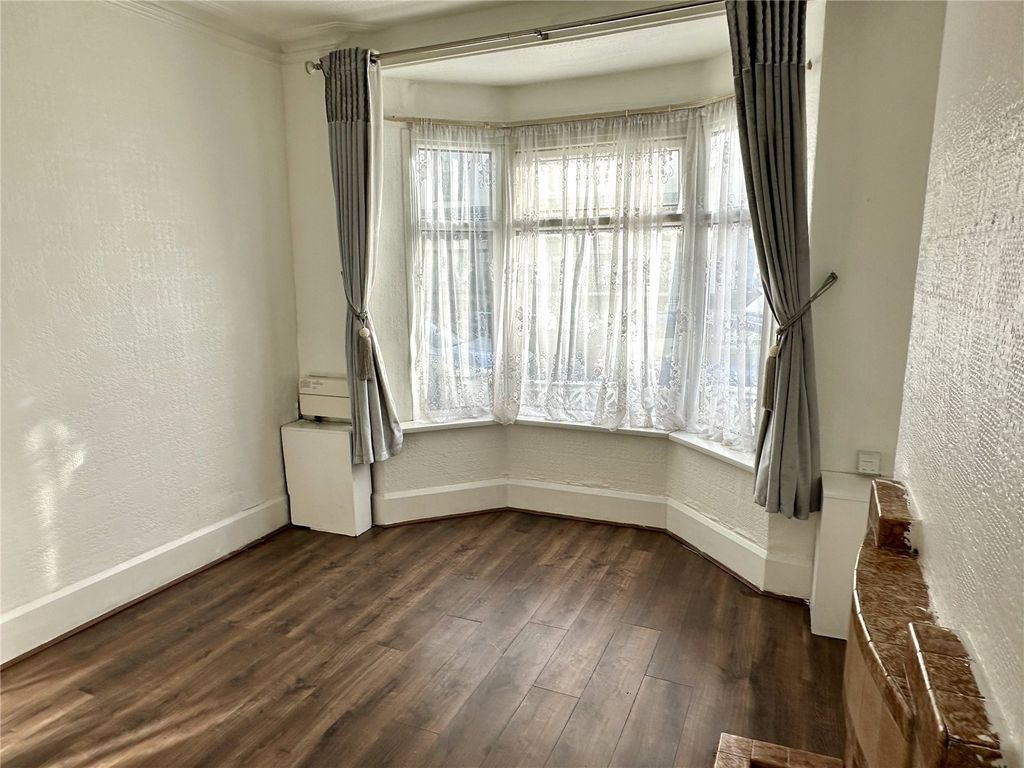 Property photo 2 of 17 Picture No. 12