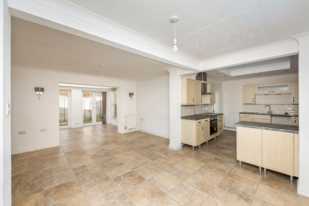 Property photo 3 of 18 Picture No. 19