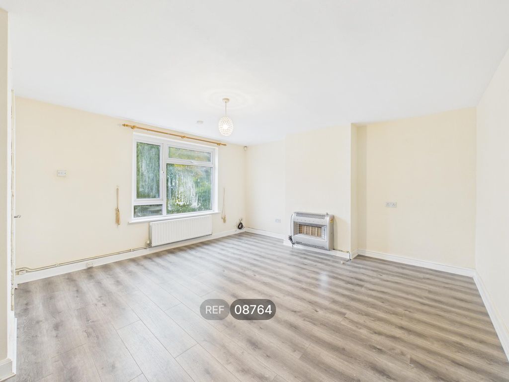 Property photo 3 of 21 Living Room