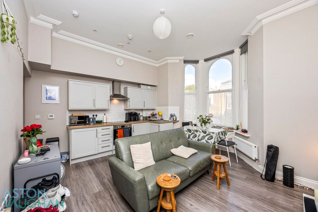 Property photo 2 of 8 5235181