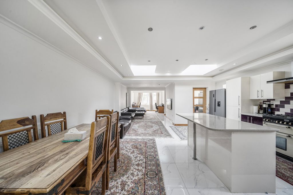 Property photo 2 of 20 1319995-15-686Bd9...