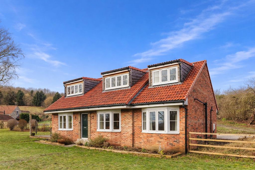 Property photo 1 of 32 Green Hedges .Png