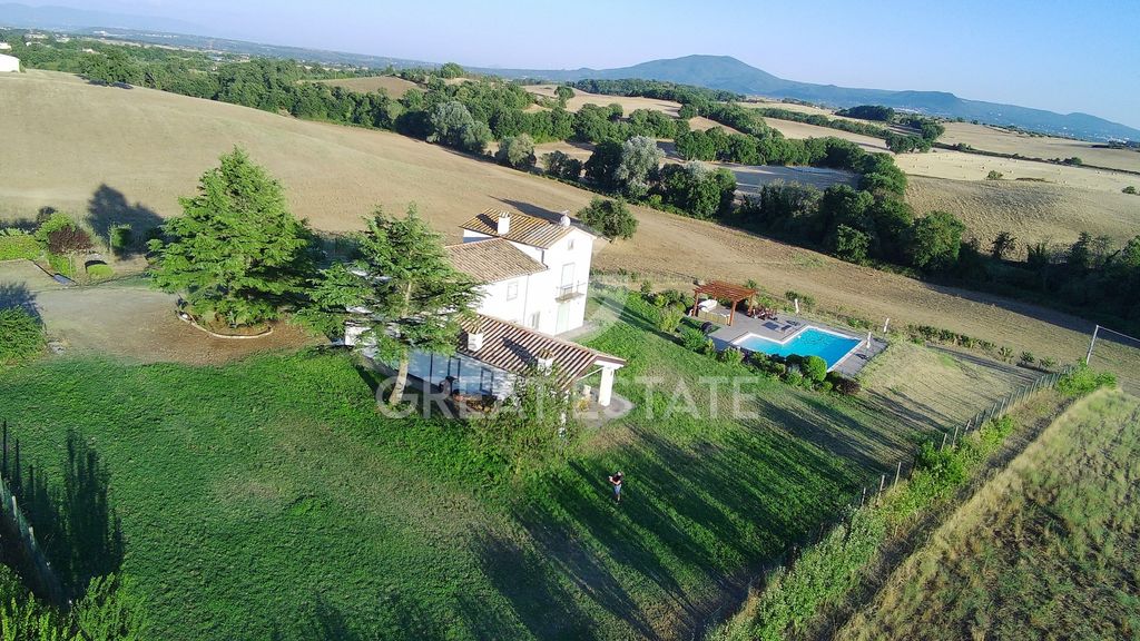 Property photo 2 of 49