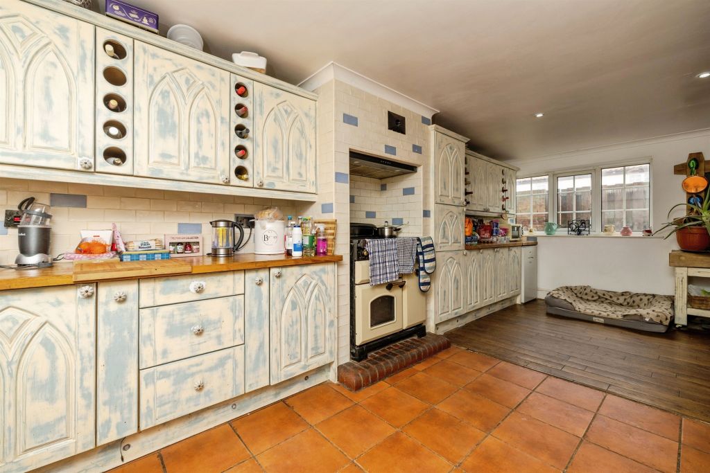 Property photo 3 of 17
