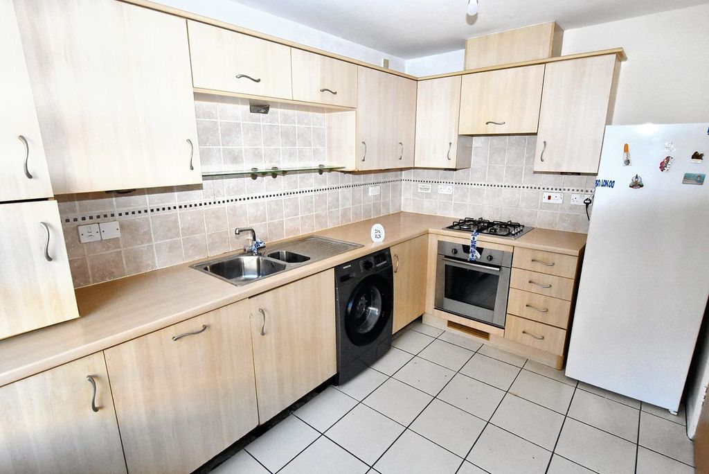 Property photo 3 of 5 3