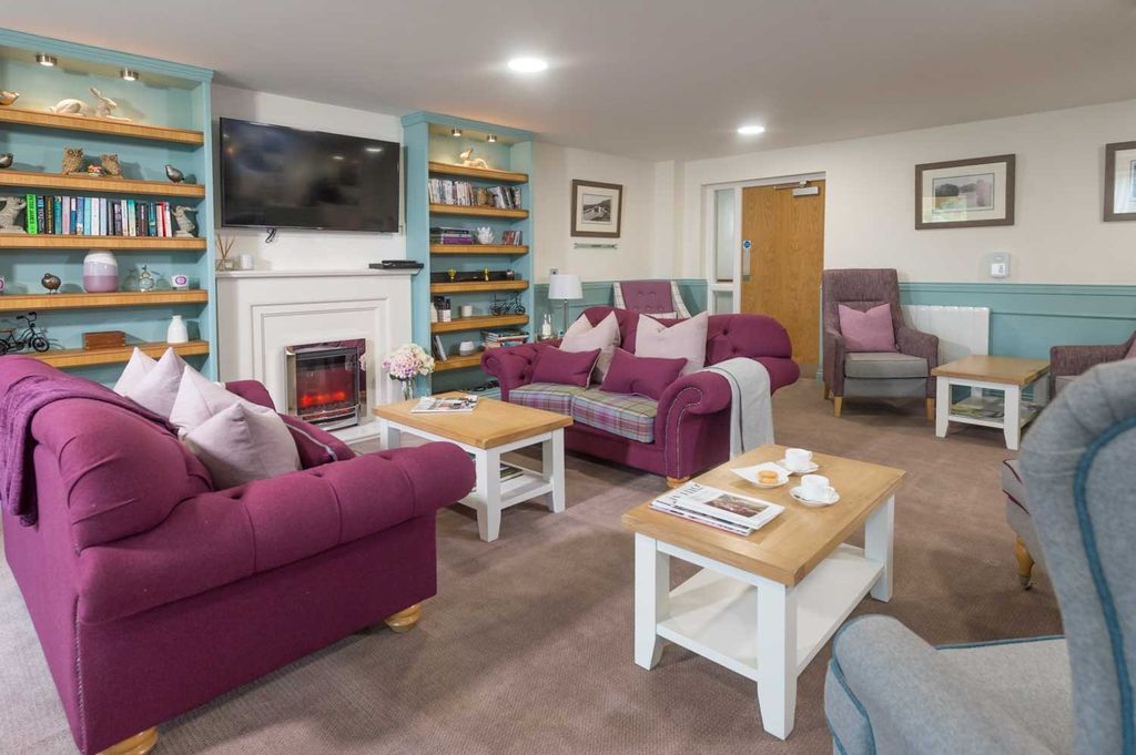 Property photo 2 of 13 Chesterton Court, Ilkley - Communal Lounge