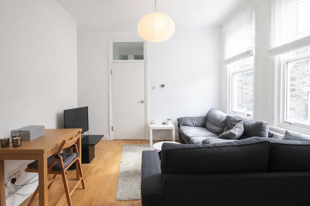 Property photo 2 of 6 Reception