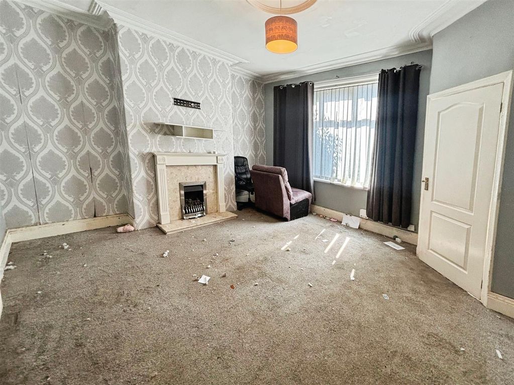 Property photo 2 of 13 Lounge