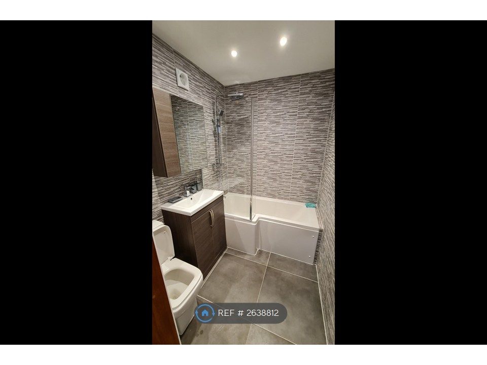 Property photo 3 of 9 Bathroom