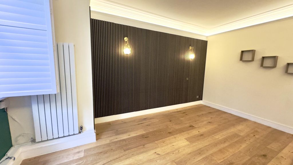 Property photo 1 of 50 Living Room