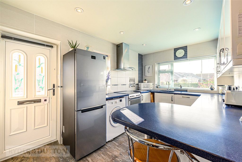 Property photo 2 of 21 Kitchen