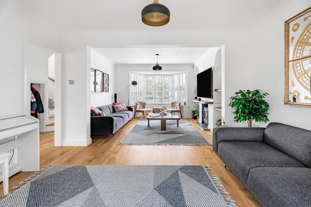 Property photo 2 of 21 Living Room