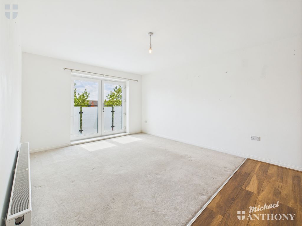 Property photo 3 of 9 Cam03852G0-Pr0295-Still019