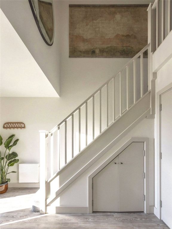 Property photo 2 of 33 Picture No. 11