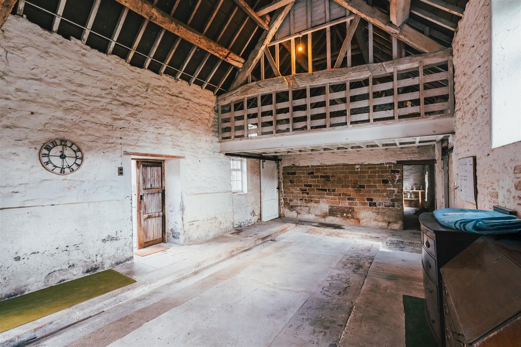 Property photo 3 of 15 Barn 2 - Room 1