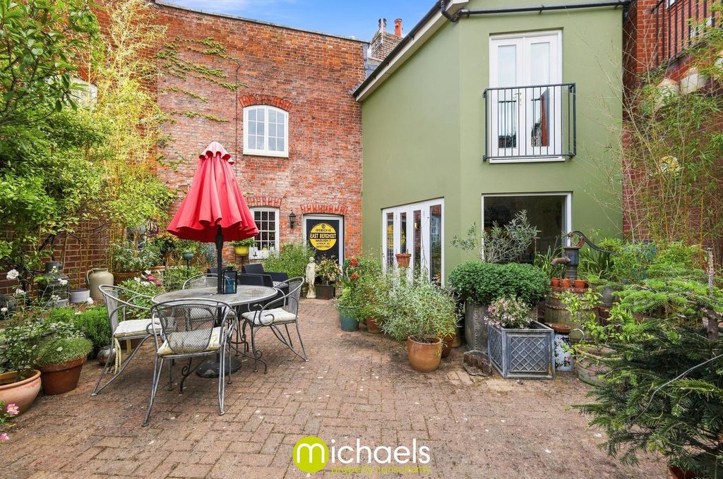 Property photo 2 of 41