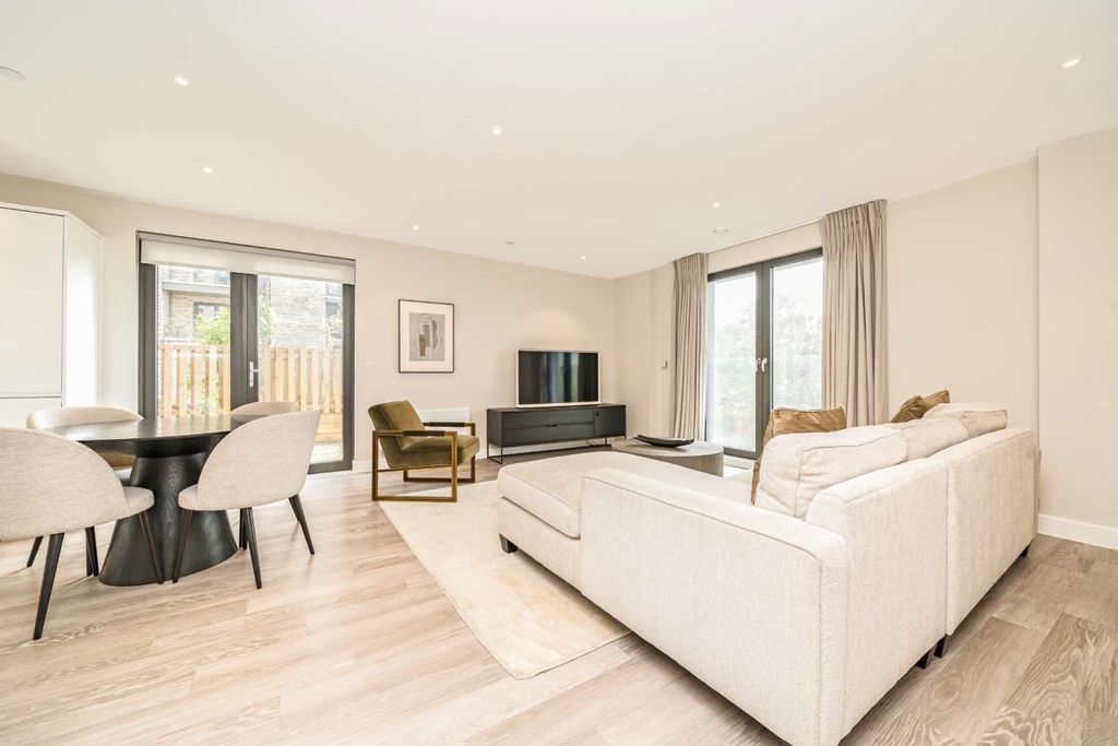 Property photo 2 of 8