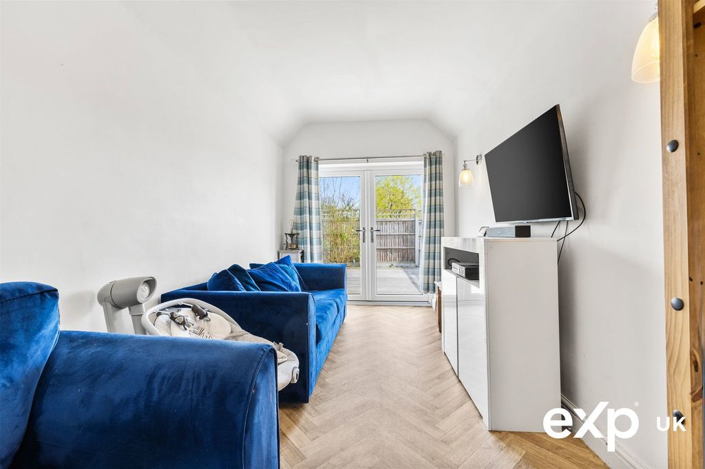 Property photo 2 of 23