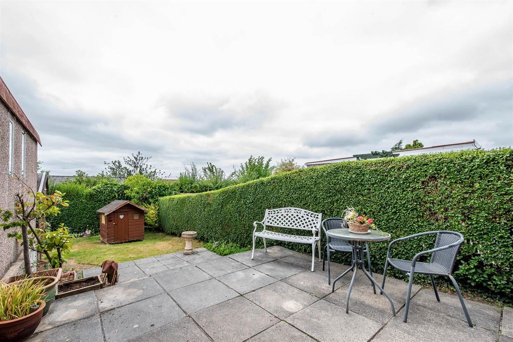 Property photo 2 of 19 Garden