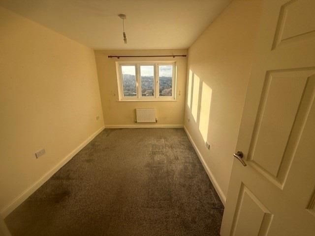 Property photo 3 of 10 Bedroom 1