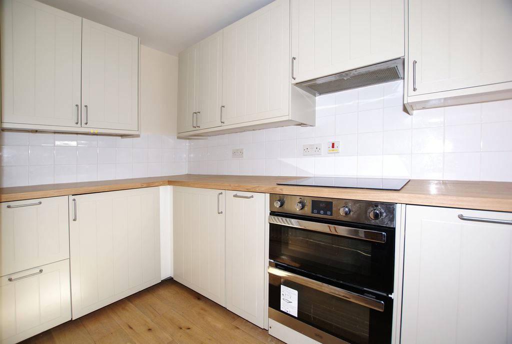 Property photo 3 of 9 Pretty Corner Kit