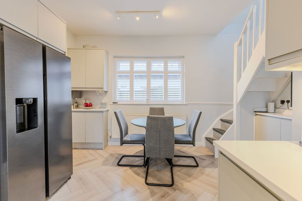 Property photo 3 of 25