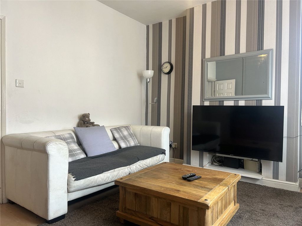 Property photo 3 of 14 Lounge