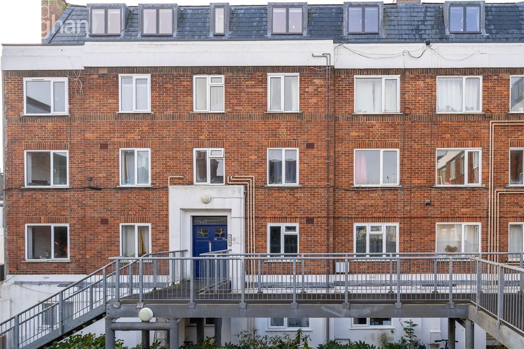 Property photo 1 of 7 External