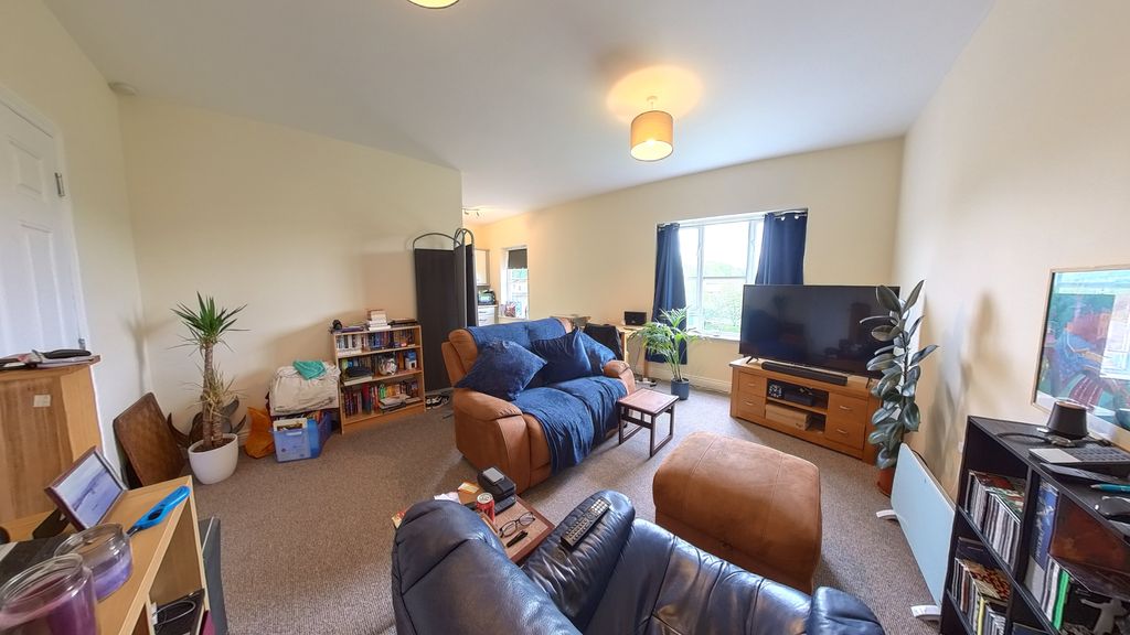Property photo 2 of 27