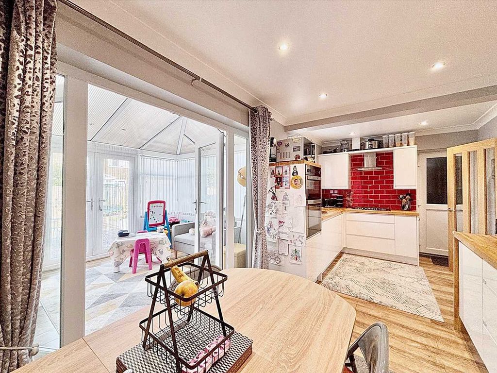 Property photo 3 of 26