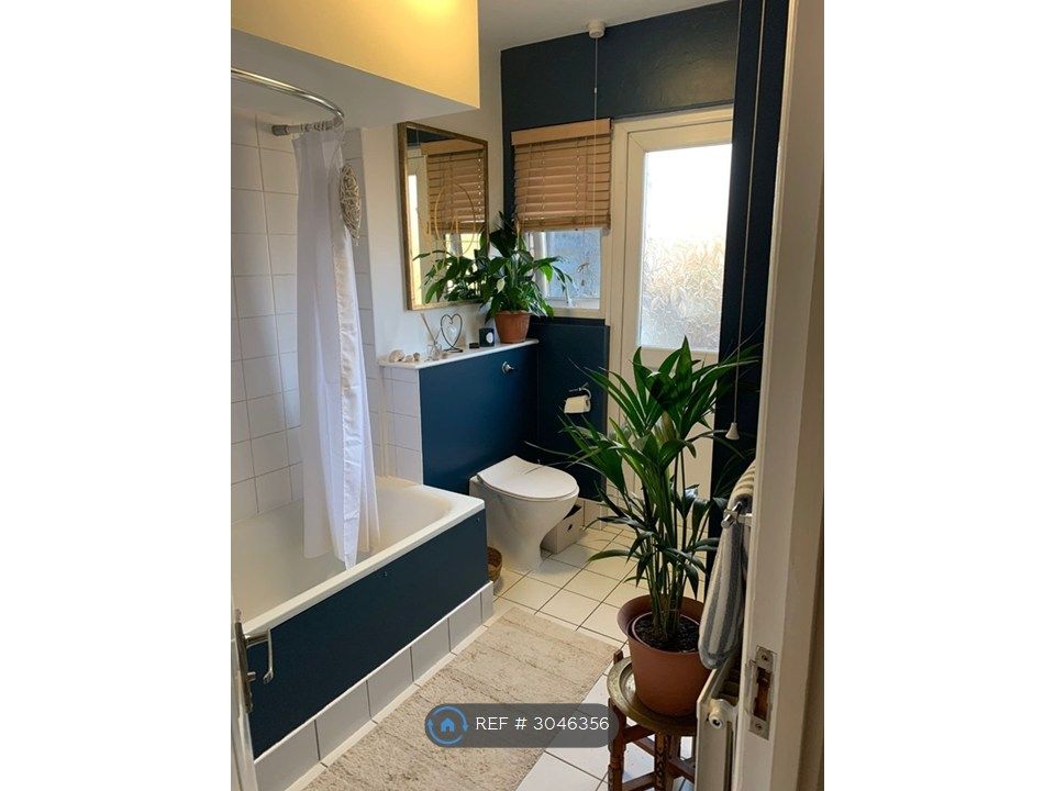 Property photo 1 of 4 Bathroom
