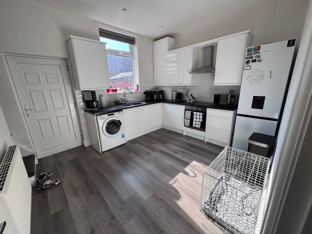 Property photo 3 of 8 Photo 11