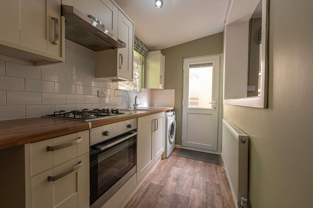 Property photo 2 of 39
