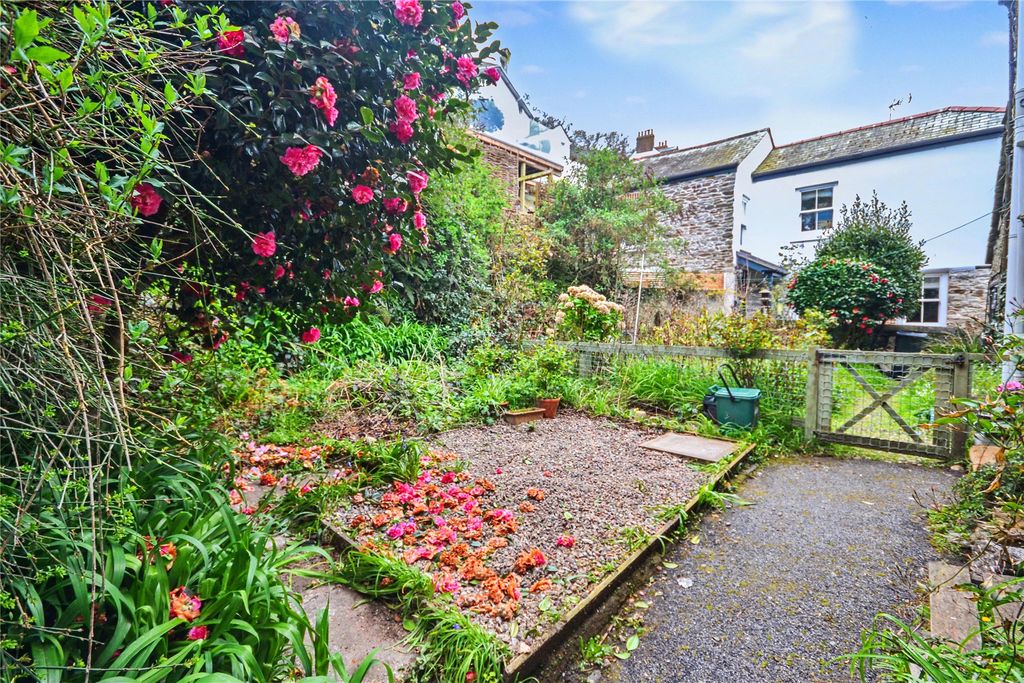 Property photo 3 of 14 Garden