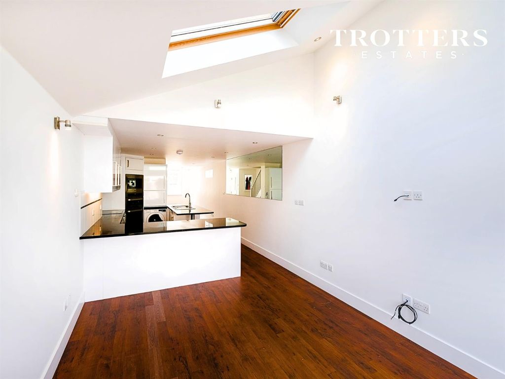 Property photo 2 of 38 Untitled Design - 2025-11-21T214122.588.Png