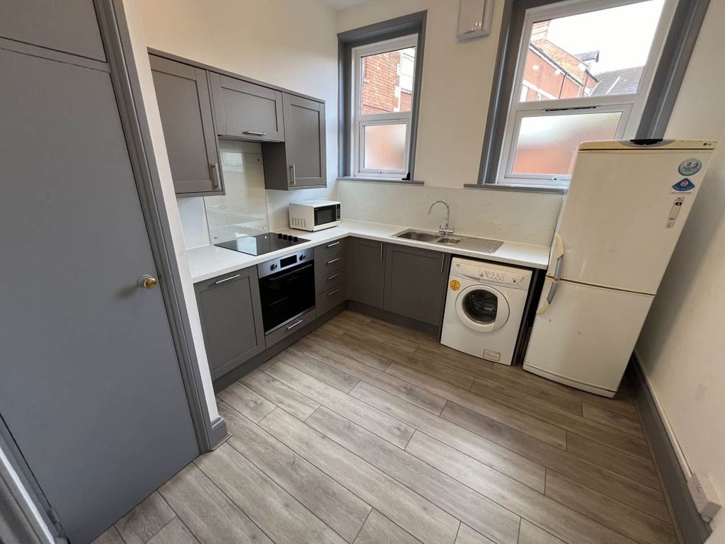 Property photo 2 of 11 Kitchen